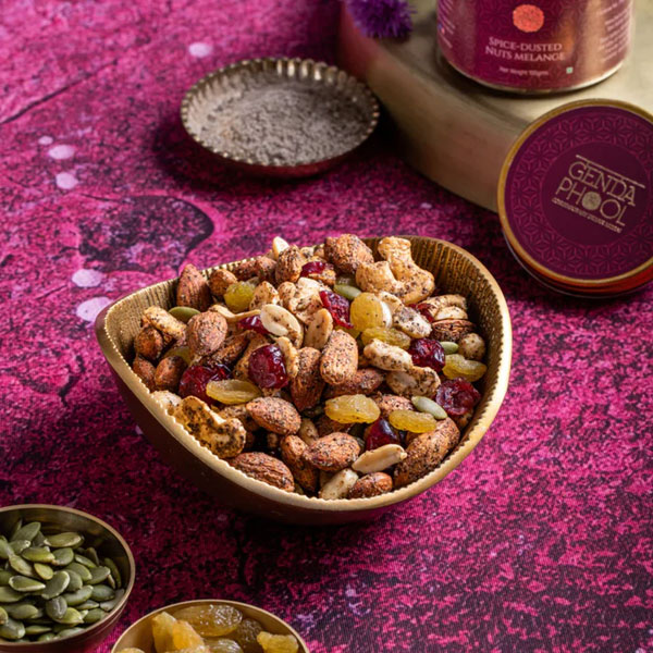 Spice-Dusted Nuts Melange
